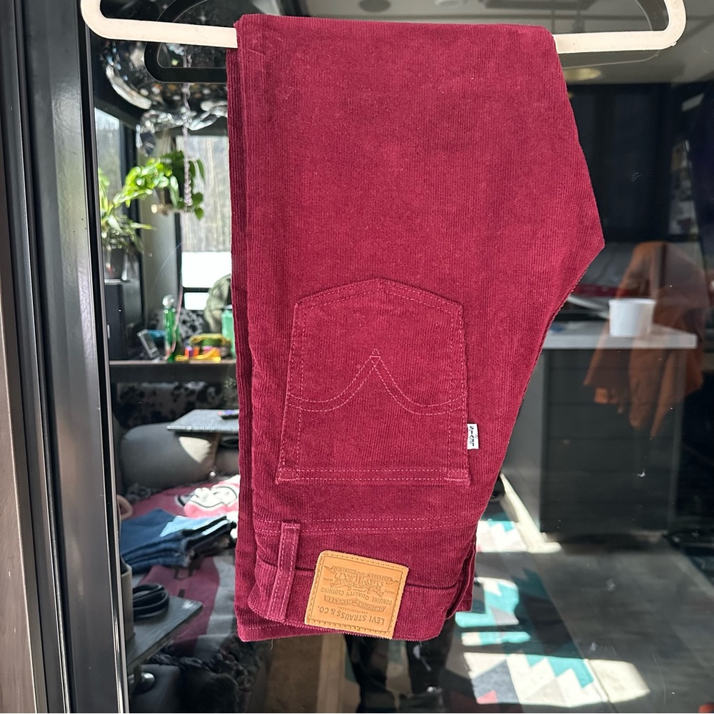 Levi’s Wedgie Straight Corduroys